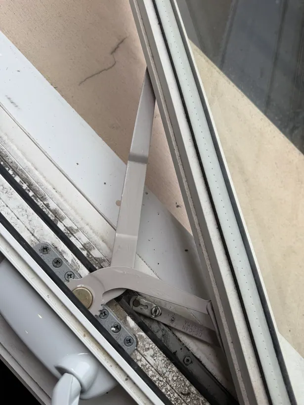 Window crank mechanism reconnected after repair